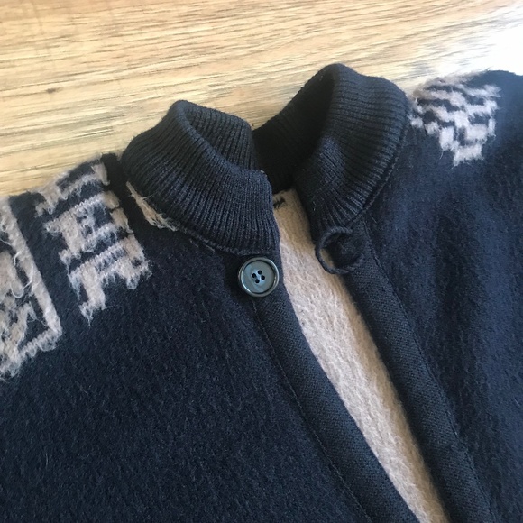 Astrological Cancer / Leo Cape - Picture 4 of 8